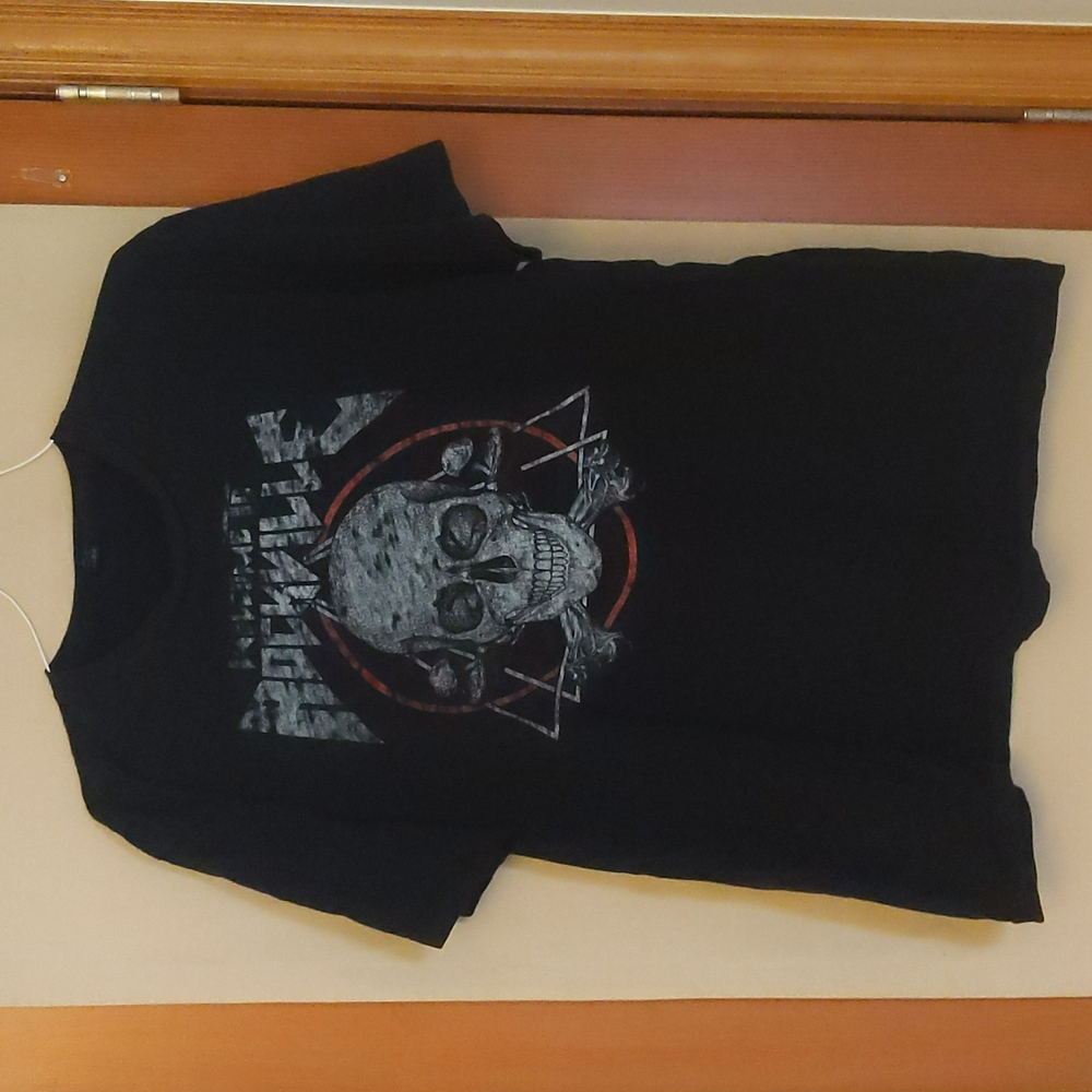 Welcome to Rockville Rare 2015 Tour T-Shirt Size Medium.